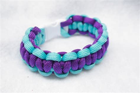 Start by making a diamond knot. Custom Paracord Bracelet Two Colors 550 paracord by ...