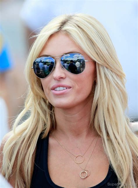 Paulina Gretzky Wearing Black Goggle Super Wags Hottest Wives And