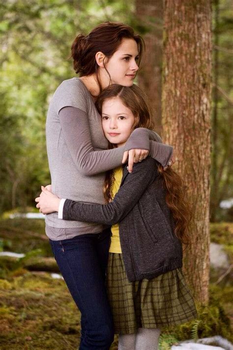 Bella And Renesmee Twilight Book Twilight Pictures Twilight Film