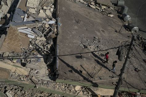 Erdbeben in Iran und Irak: Hassan Rohani sagt raschen Wiederaufbau zu - DER SPIEGEL