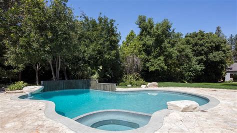 This build includes the whole property including the maverick house, pool logan paul reacts to jake paul selling the team 10 house and moving out of los angeles. Check Out The Inside Of YouTuber Logan Paul's $6.6 Million ...