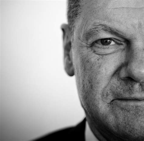 Jahrelang hat sie tatenlos zugesehen, wie einlagen in milliardenhöhe in klumpenrisiken geflossen sind. Potsdam: Einbruch im Haus von Olaf Scholz - trotz ...