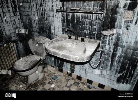 Very Dirty Bathroom Stock Photo Alamy