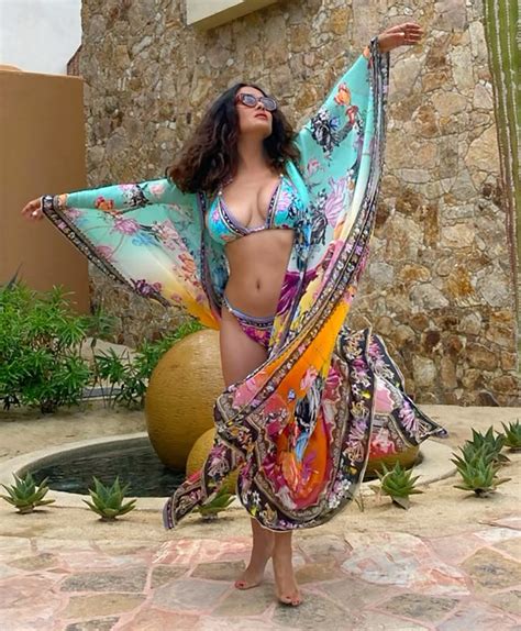 Salma Hayek Reveals The Secret To Her Bikini Body And It S Not About Sports Interreviewed