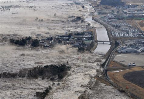 Japans Tsunami Caught On Camera Videoneat