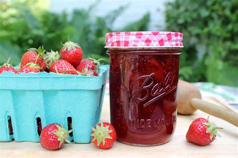 You don´t need to use pectin to make my strawberry jam recipe. Classic Strawberry Jam - The Fountain Avenue Kitchen