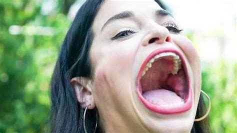 Samantha Ramsdell Wins Guinness Record For World S Largest Mouth Gape Of A Female Nz Herald