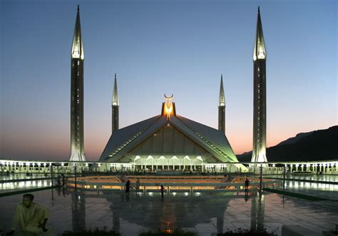 Faisal Mosque Islamabad Scene