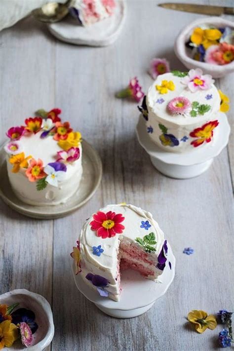 These Edible Flower Wedding Cakes Are Next Level Gorgeous Wedding Cake Servings Vegan Wedding