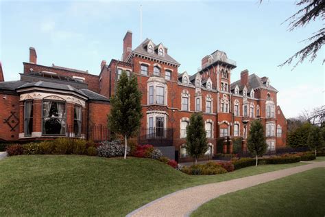 Fronting an attractive courtyard office scheme in addition to the multitude of amenities within birmingham's central core, the jewellery quarter also provides a vibrant business community and is. Royal Sutton Place | Court Collaboration | Property ...