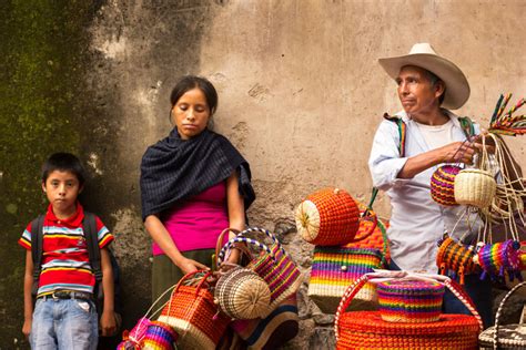 Falta De Oportunidades Educativas Para La Población Indígena En México