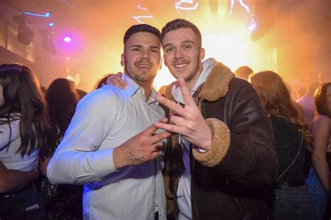 Aber auch eine vielzahl von dj's aus den metropolen der republik sowie aus europa geben sich im nff die klinke in die hand. 22.11.2019 Nff Club | Party fotos, Tanzen, Paar fotos