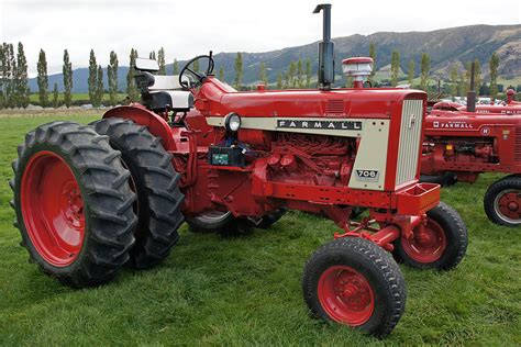 If you are searching for top quality seats for your ih farmall tractors, look no further! Farmall 706 Tractor 1963 - 1967. - a photo on Flickriver