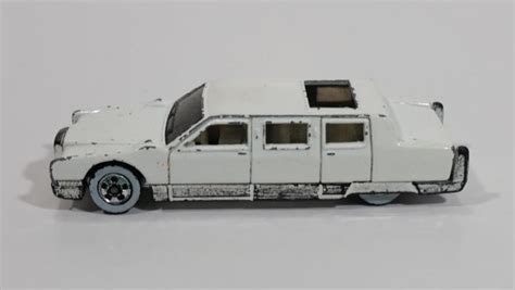 1991 Hot Wheels Limozeen White Die Cast Toy Car Limousine Limo Vehicle
