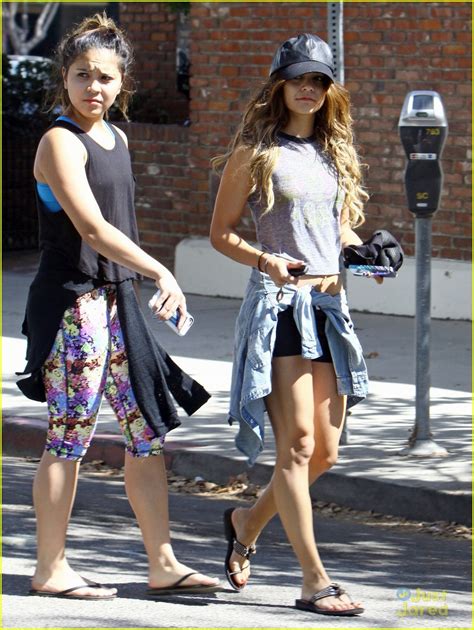 Vanessa Hudgens Steps Out With Sister Stella Photo 597733 Photo