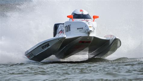 The Return Of Formula 1 Powerboat Racing Londons Royal Docks