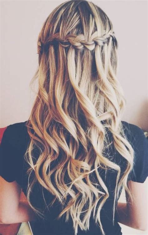 Try these amazing formal hairstyles for short hair at your next big event! Magnificently Cute Hairstyles For Chic Women - Ohh My My