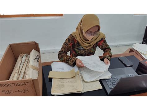 Dinas Perpustakaan Dan Kearsipan Proses Penataan Arsip Inaktif Di