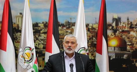 من جهته أكد رئيس الحكومة الفلسطينية المقالة في غزة اسماعيل هنية إن السلطات المصرية تجري اتصالات مع اسرائيل لإيجاد حل للاضراب عن الطعام الذي يقوم به الاسرى. هنية: شعبنا لن يعطي الشرعية للمجلس الوطني بصيغته الحالية ...