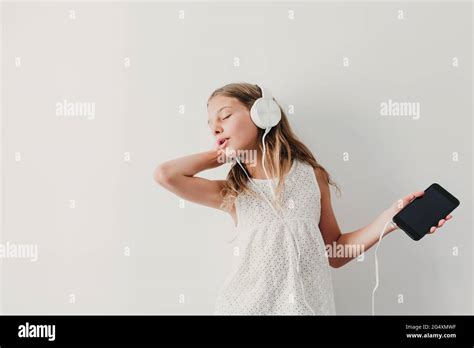 Swaying With The Music Hi Res Stock Photography And Images Alamy