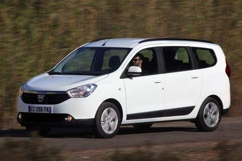 Priekinė automobilio dalis atspindi naująjį dacia stilių. Dacia Lodgy - nieuws, informatie en prijzen - AutoWeek.nl