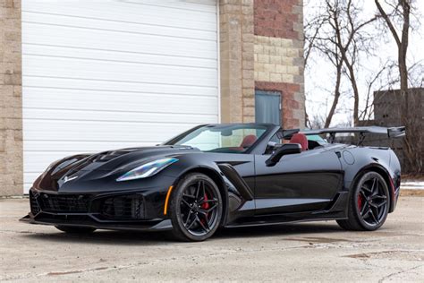 Take Over The Track With This Badass 2019 Corvette Zr1 Convertible