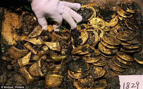 The Treasure Of Gold Found From A 2000 Years Old Ancient Royal Tomb