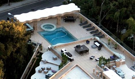 Rihanna Splashes Fortune On 12million Mansion In La Plus The Best