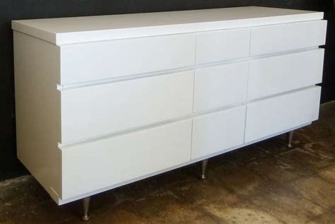 Mid Century White Lacquer Nine Drawer Dresser By Bassett At 1stdibs
