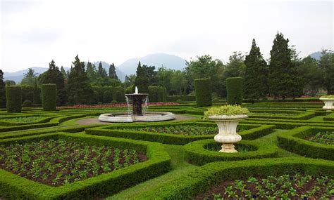 19.00 peserta tiba di bekasi / jakarta dengan selamat. Taman Bunga Nusantara, Cipanas | iq ronaldo | Flickr