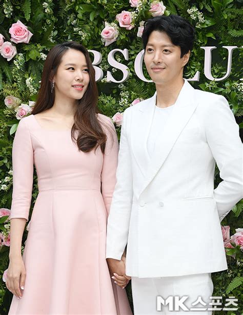 이동건과 조윤희는 kbs 2tv 드라마 '월계수 양복점 신사들'(2016~2017)로 인연을 맺었습니다. 조윤희 `이동건, 아직도 보면 설레요` MK포토 - MK스포츠