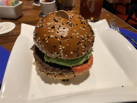 Update, december 30, 2020, 10:46 a.m. Vegan Hell's Kitchen Burger from Gordon Ramsay Burger, Las ...