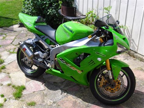 The braced aluminum swingarm borrows a lot from the. 2003 Kawasaki ZX-6R - Moto.ZombDrive.COM