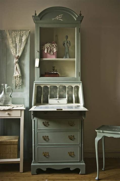 What kind of chalk paint does annie sloan use? Sage green, | Vintage shabby chic, Painted furniture ...