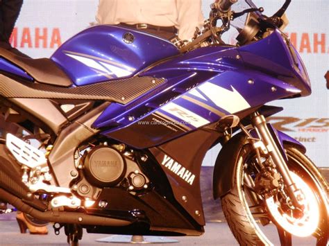 1,970 x 670 x 1,070 mm front tire size : Yamaha R15 Version 2.0 New Model Compared With Old Model ...