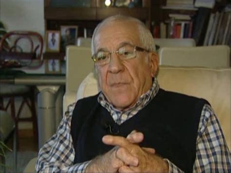 His father was a civil servant and. Otelo Saraiva de Carvalho assume bigamia em biografia