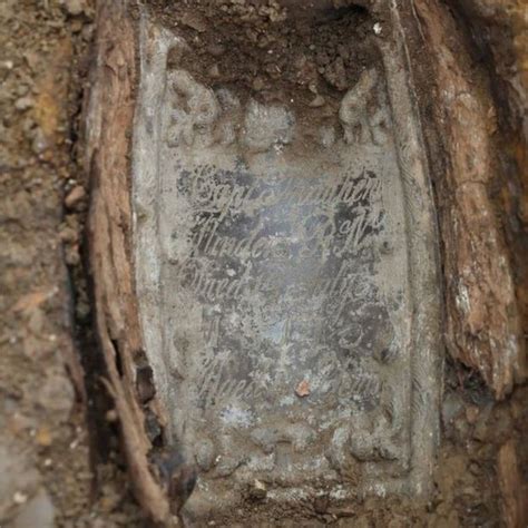 Remains Of Explorer Matthew Flinders Found In Hs2 Dig Return Home Bbc