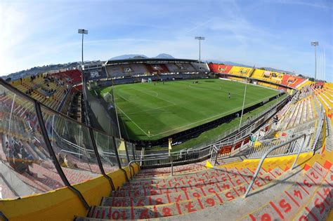Società sportiva calcio bari, commonly referred to as bari, is an italian football club founded in 1908 and based in bari, apulia. Spezia Calcio Stadion : AS Bari vs. ASD Spezia Calcio ...