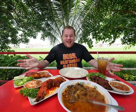 Image via mat salleh cari makan. Join Solat Tarawih, Vlogger 'Mat Salleh Cari Makan' Dah ...