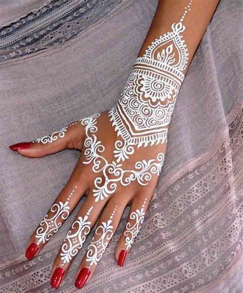 22 New White Henna Designs For Hands In 2021 2022 Modèles Tatouages