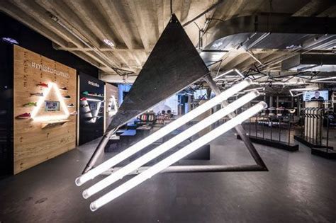 Adidas öffnet Pop-Up-Store für mi adidas im Bikini Berlin ...