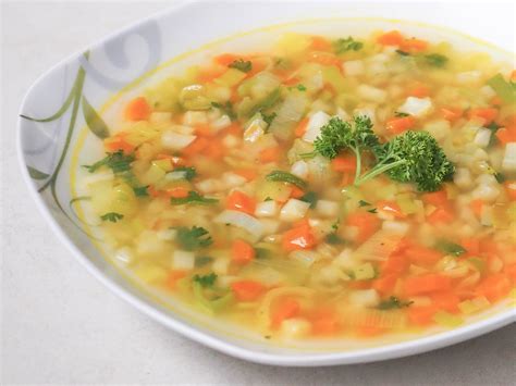 Gemüsesuppe gesund und schnell gemacht