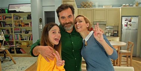 Η γνωστή παρουσιάστρια επιβεβαίωσε ξανά. Η Κωνσταντίνα Λιναρδάτου ξαφνιάζει με την ηλικία της: Με ...