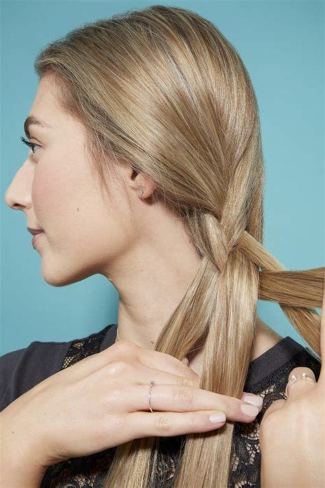 It's a super cute plait that differs from a conventional plait because instead of 3 strands of hair, as the name suggests, you will use 4 strands of hair in order to create step 2: Four Strand Braid Tutorial: The Easy to Master Braid of the Season
