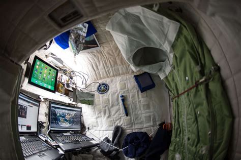 What Its Really Like To Sleep In Space According To A Former Astronaut Who Spent 520 Nights
