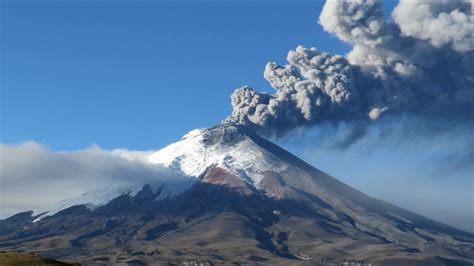 Erupción Del Volcán Cotopaxi 22082015 Youtube
