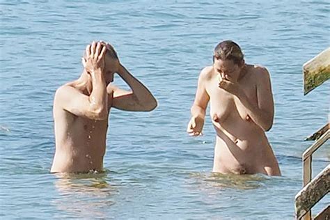 Marion Cotillard Pillada Completamente Desnuda En La Playa Bytesexy