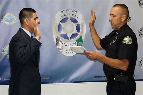 New Officer Joins Aberdeen Police The Daily World