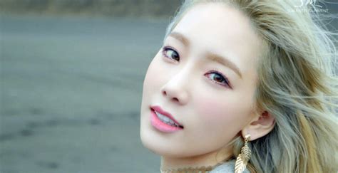Taeyeon dijemput ravi vixx di kawasan kawasan seongsu. Taeyeon Becomes First Female Soloist In Kpop To Have MV ...