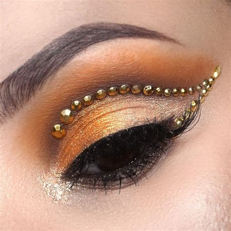 52 Best Gold Eye Makeup Looks And Tutorials Gold Eye Makeup Eye Makeup Bronze Eye Makeup